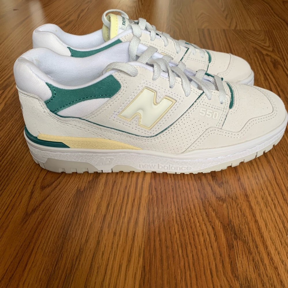 New Balance 550 Sneakers in Grey Green